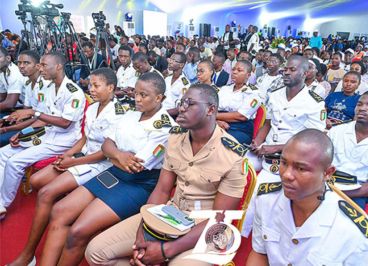 LES MÉTIERS PORTUAIRES AU COEUR D’UN ÉCHANGE ENRICHISSANT LORS DES 75 ANS DU PORT D’ABIDJAN ENTRE ÉTUDIANTS ET PROFESSIONNELS